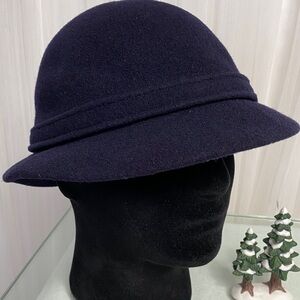 Kangol Dark Blue 100% Wool Men’s Hat!
Made in Great Britain 🇬🇧 Large